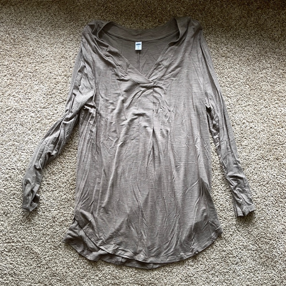 Taupe long sleeve tee, size L
